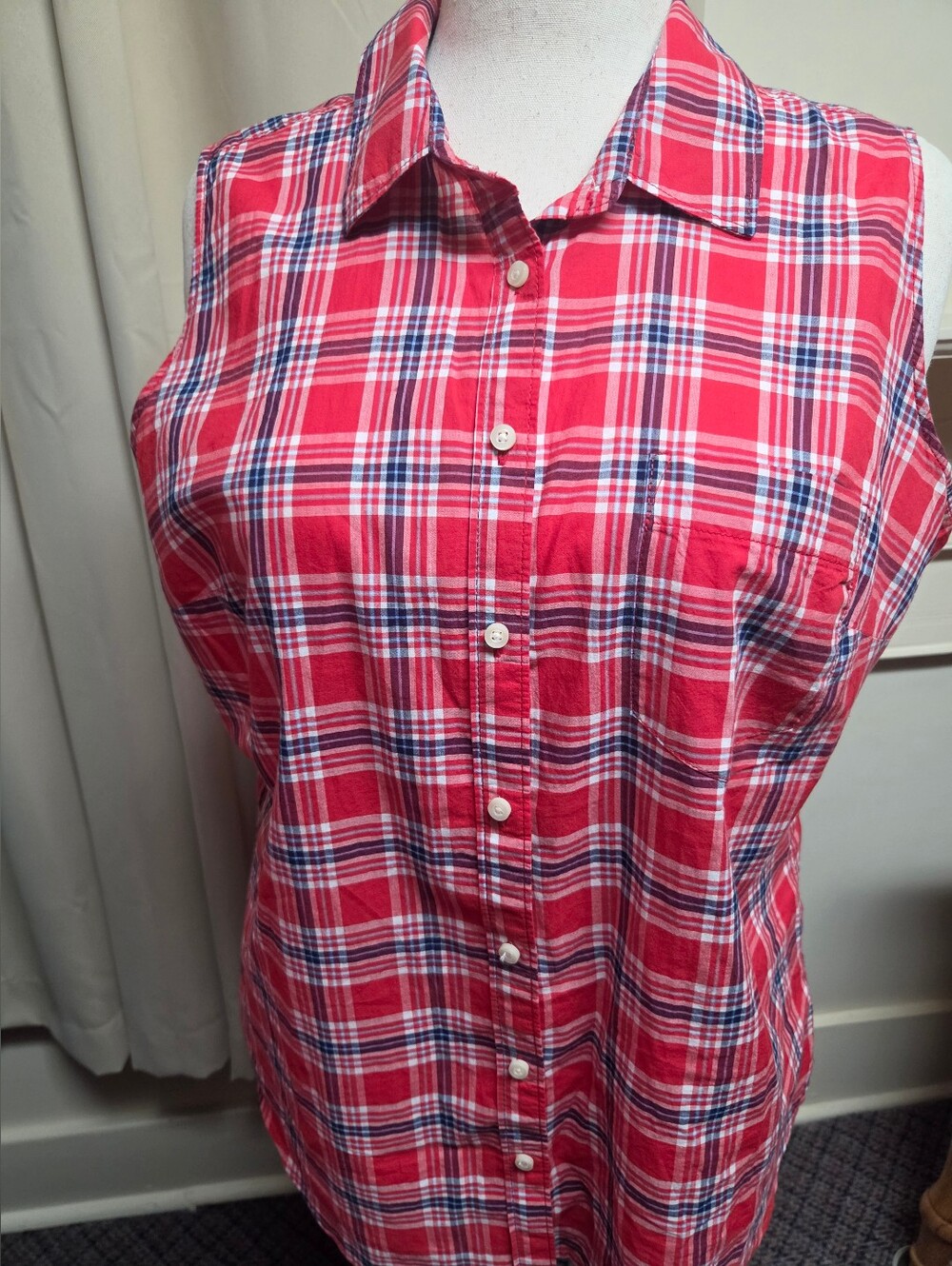 St. John's Bay Red & White & Blue Plaid Button-Up Sleeveledd Shirt Size XL - Picture 8 of 8